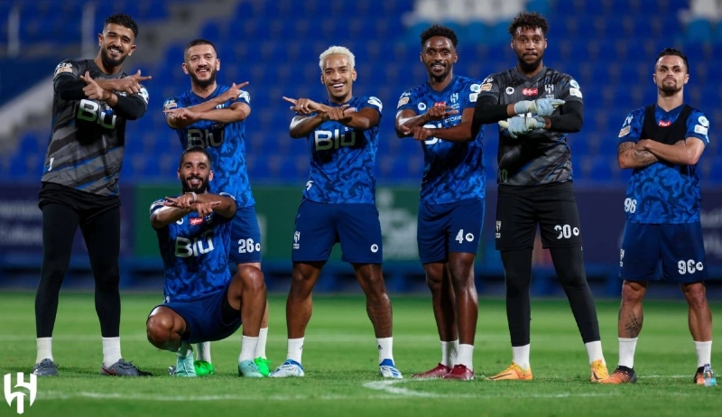 لاعبو الهلال بعد المناورة