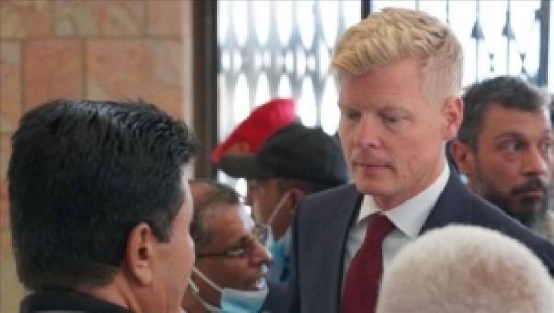 المبعوث الأممي لدى وصوله إلى صنعاء