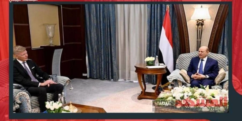 رشاد العليمي مع المبعوث الأممي (مكة)