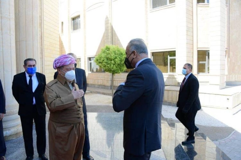 الكاظمي لدى لقائه مسعود برزاني (مكة)