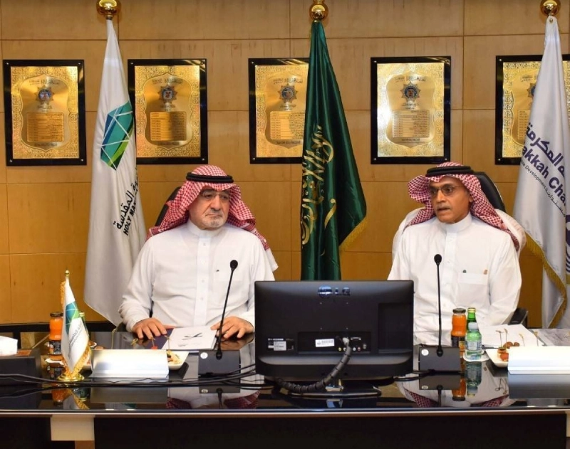 صالح التركي وعبدالله كامل أثناء التوقيع (مكة)