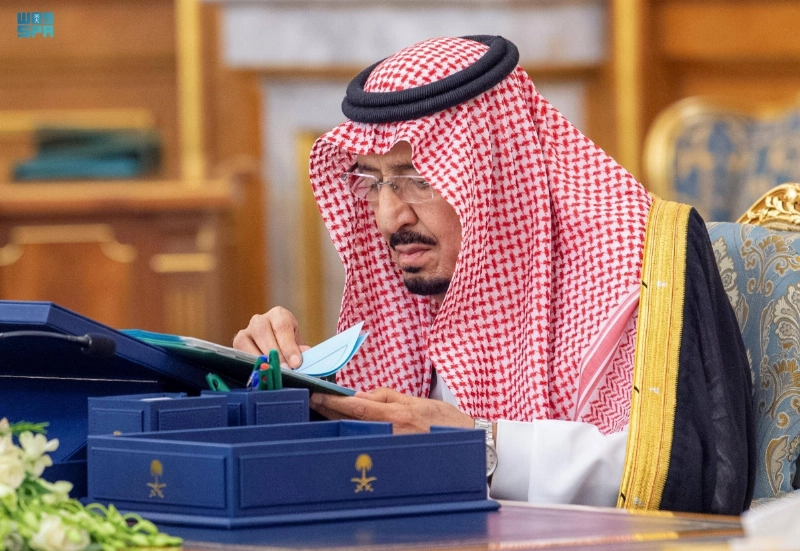 خادم الحرمين لدى ترؤسه جلسة مجلس الوزراء أمس (واس)