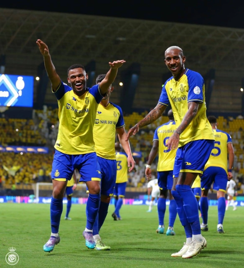 لاعبو النصر يحتفلون