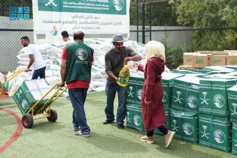 من عملية توزيع السلال في لبنان