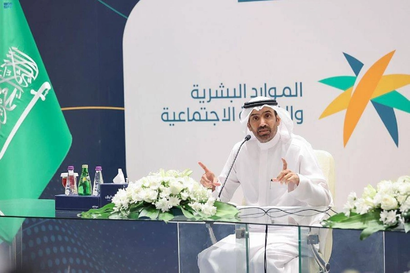 الراجحي متحدثا في اللقاء