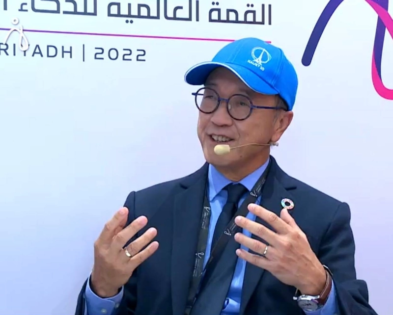 تشان خلال حديثه