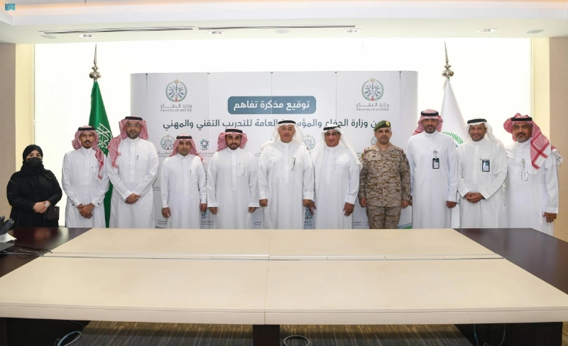 صورة جماعية عقب توقيع الاتفاقية (مكة)