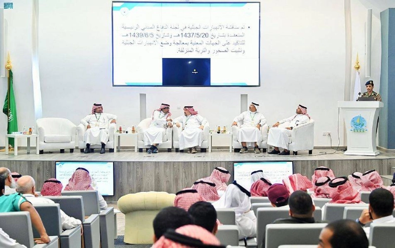 مشاركون في الورشة بجامعة جازان (مكة)