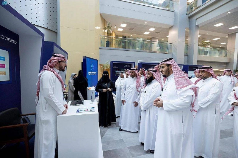 من المعرض