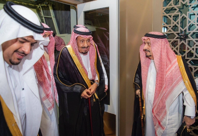 الملك سلمان بن عبدالعزيز لدى وصوله الرياض (واس)