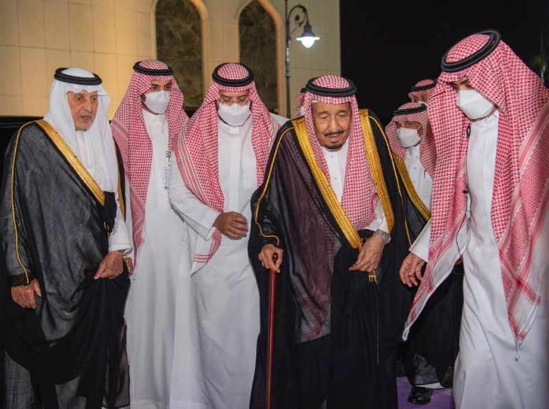 الملك سلمان بن عبدالعزيز لدى مغادرته جدة (واس)