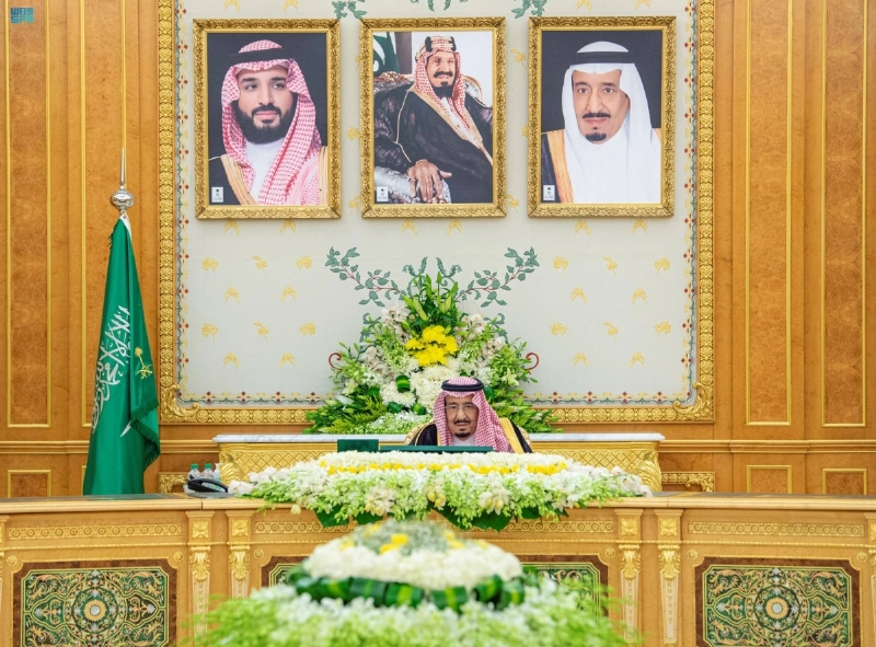 خادم الحرمين مترئسا جلسة مجلس الوزراء أمس (واس)