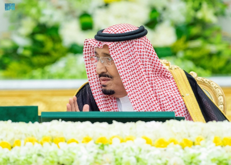 خادم الحرمين مترئسا جلسة مجلس الوزراء أمس (واس)