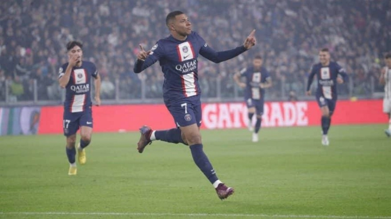 مبابي يحتفل بهدفه في اليوفي