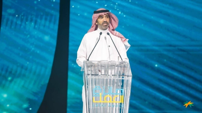 وزير الموارد متحدثا في حفل توزيع الجوائز