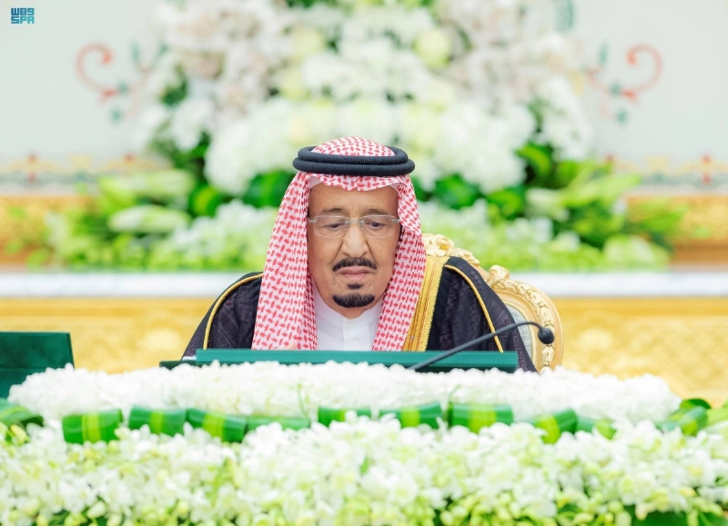 خادم الحرمين مترئسا جلسة مجلس الوزراء أمس (واس)