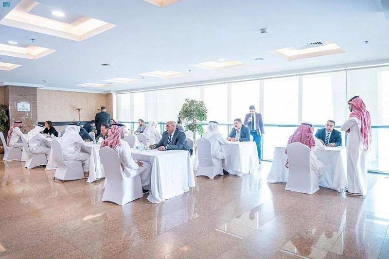 على هامش الاجتماع