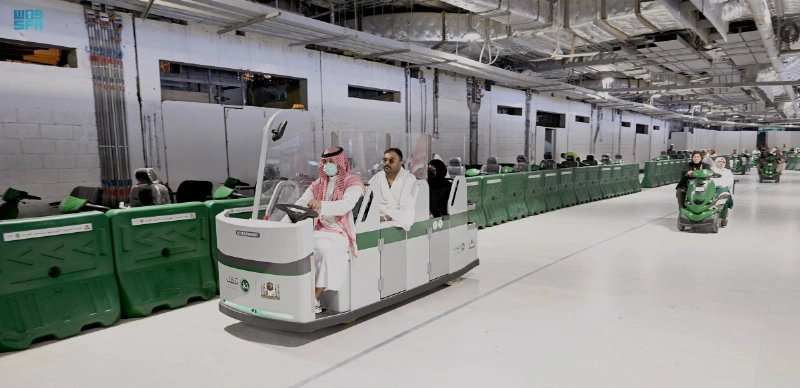 القاطرة الكهربائية خلال تحركها بالمسعى (مكة)