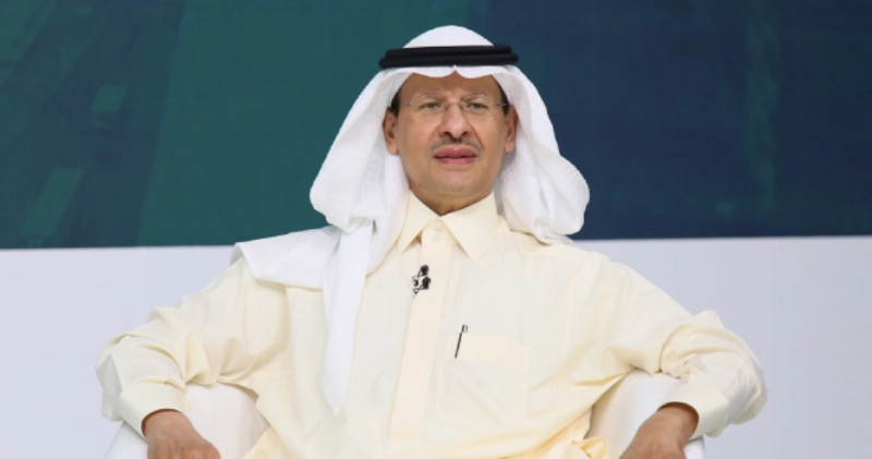 عبدالعزيز بن سلمان خلال مشاركته بالجلسة (مكة)