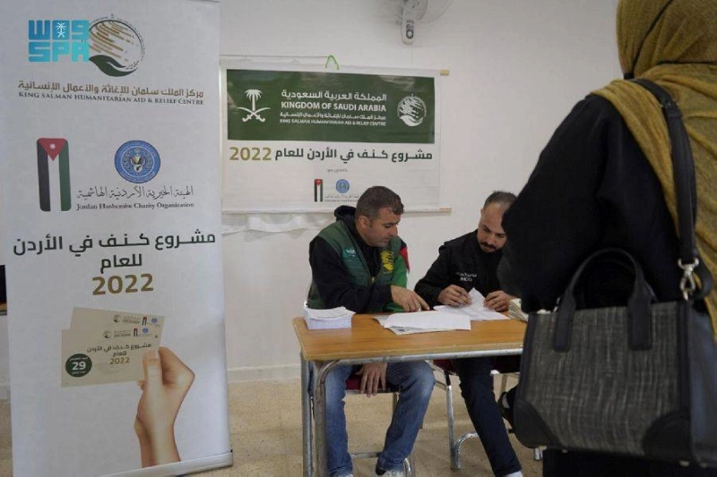 توزيع الكسوة في الأردن (واس)