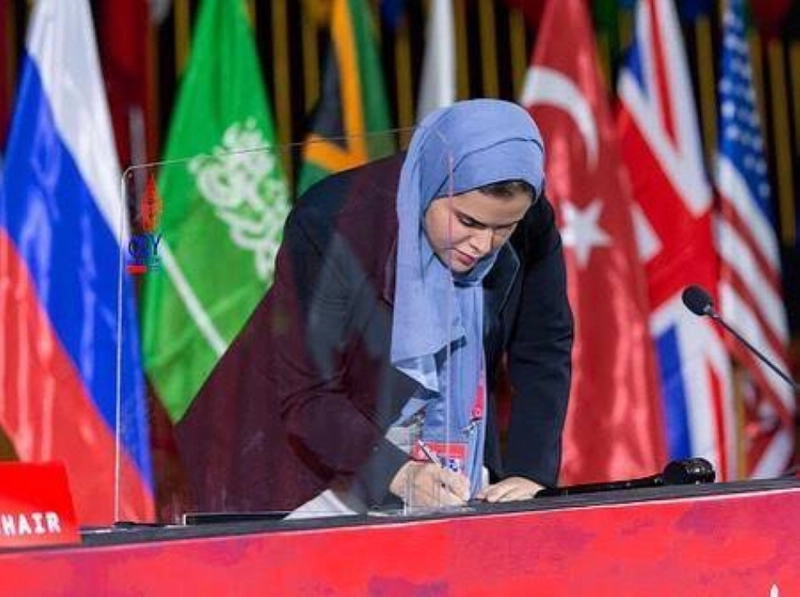 يسر العتيبي رئيسة الوفد الشبابي