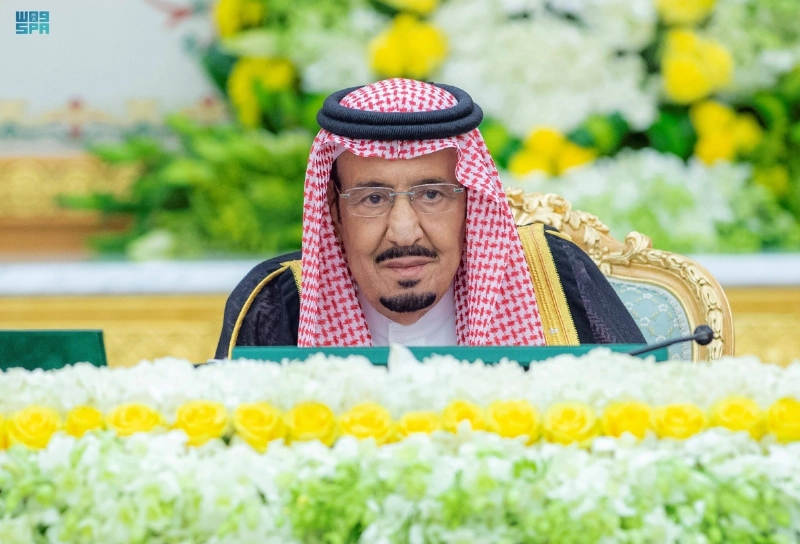 خادم الحرمين مترئسا جلسة مجلس الوزراء أمس (واس)