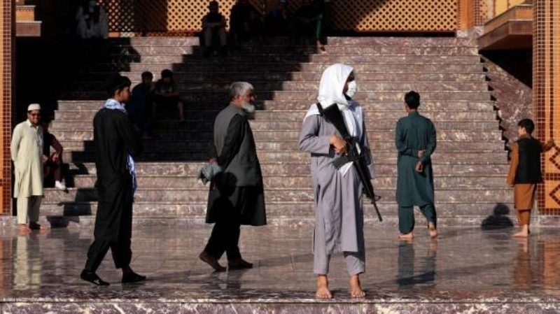 استنفار أمني أمام مبنى السفارة الباكستانية في كابول (مكة)