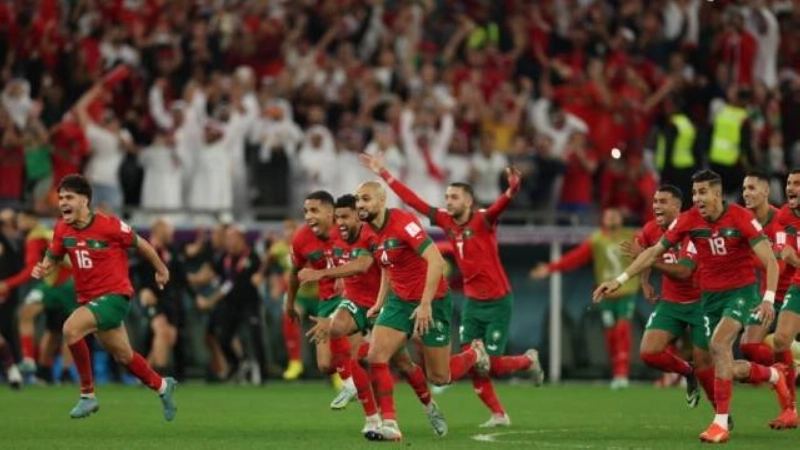 فرحة لاعبي المغرب بعد الفوز على إسبانيا