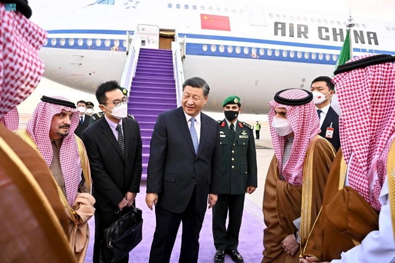 الرئيس الصيني لدى وصوله الرياض
