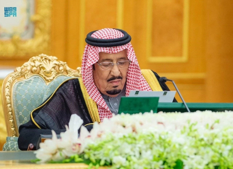 خادم الحرمين لدى ترؤسه جلسة مجلس الوزراء أمس (واس)