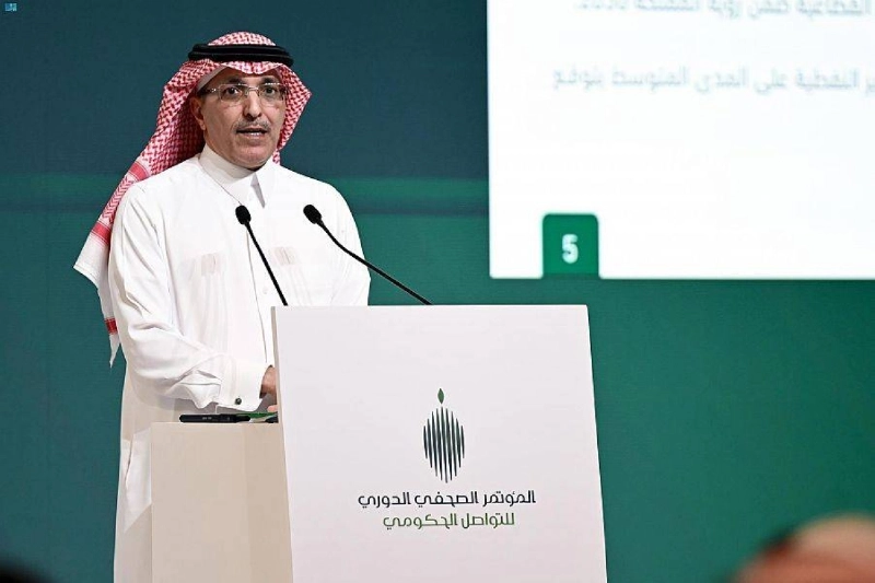 الجدعان في المؤتمر الصحفي للحديث عن الميزانية