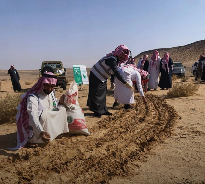 نثر البذور ضمن حملة «لنجعلها خضراء» (مكة)