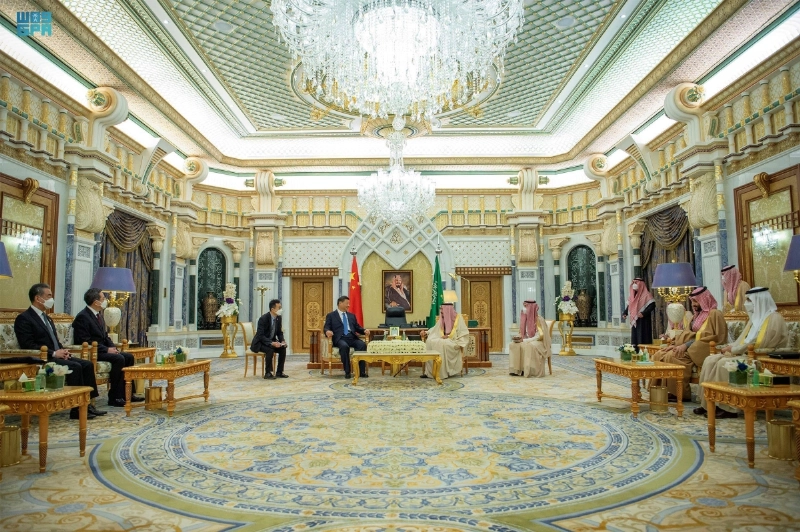 الملك سلمان والرئيس الصيني خلال الاستقبال