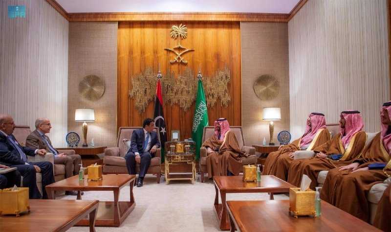 .. وخلال استقباله محمد المنفي