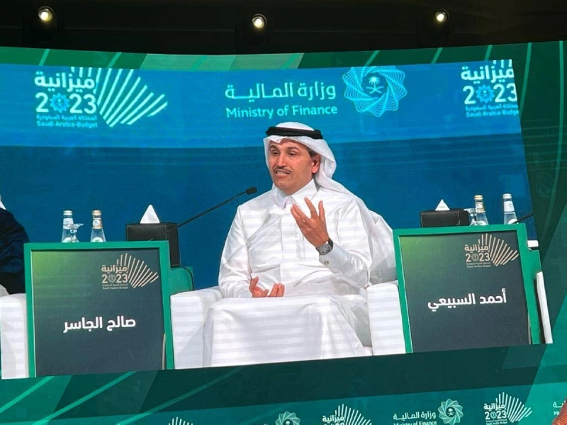 الجاسر متحدثا في ملتقى الميزانية