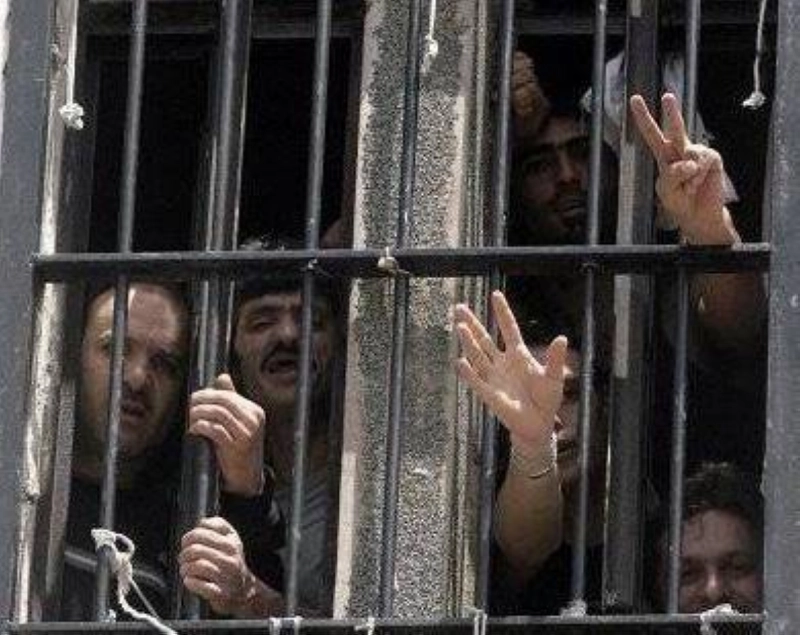فلسطينيون داخل سجون إسرائيل (مكة)