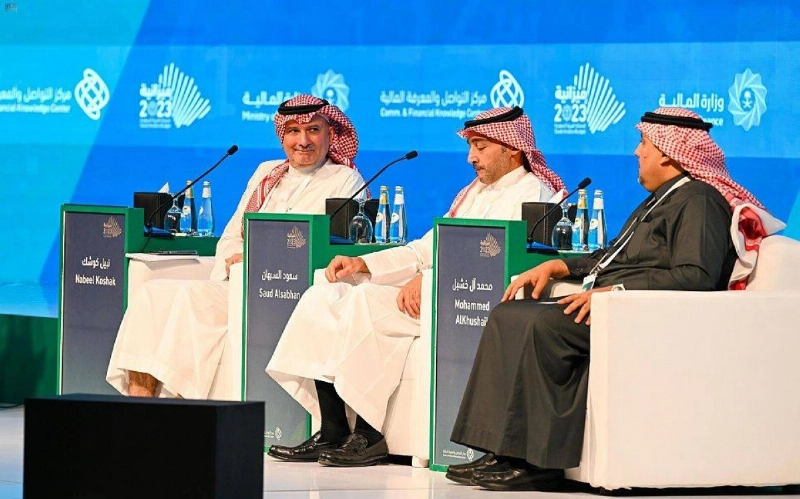 المتحدثون في الجلسة