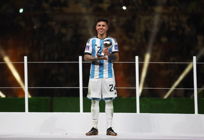 فيرنانديز أفضل لاعب شاب