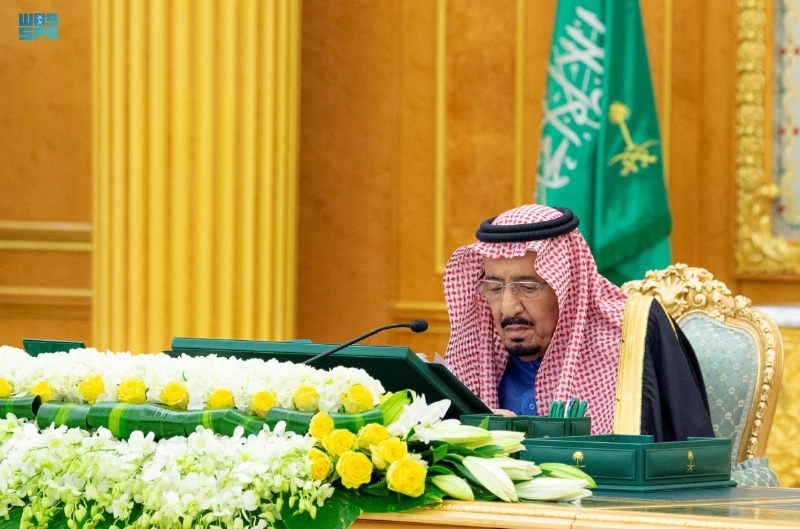 الملك سلمان لدى ترؤسه جلسة مجلس الوزراء أمس (واس)