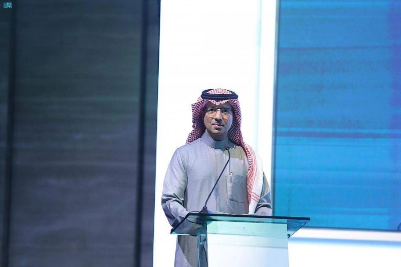 عبدالله أبوثنين متحدثا في المنتدى