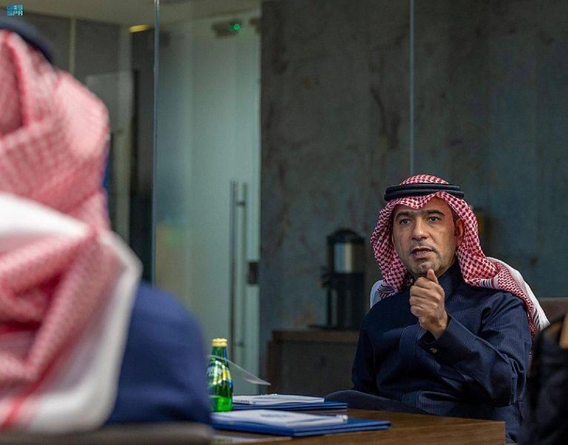 الحقيل متحدثا إلى مسؤولي الشركة