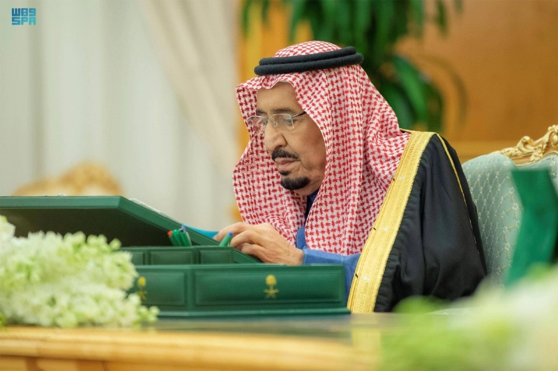 خادم الحرمين لدى ترؤسه جلسة مجلس الوزراء أمس (واس)