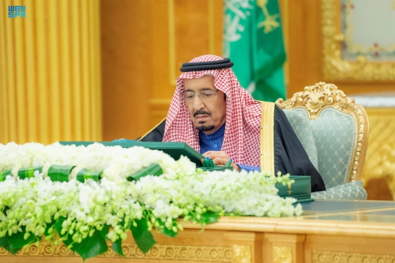 خادم الحرمين لدى ترؤسه جلسة مجلس الوزراء أمس (واس)