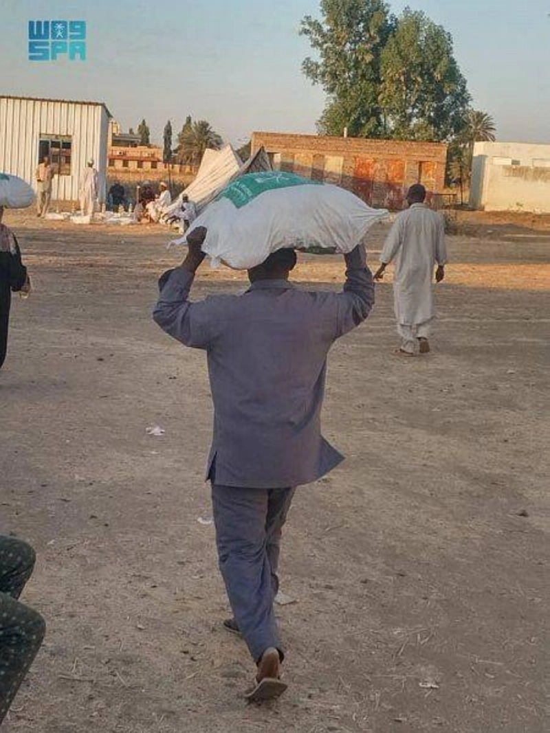 سوداني يحمل حصته