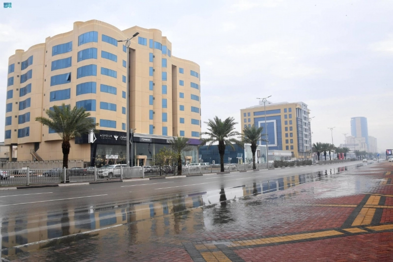 آثار الأمطار بشوارع الأحساء (مكة)