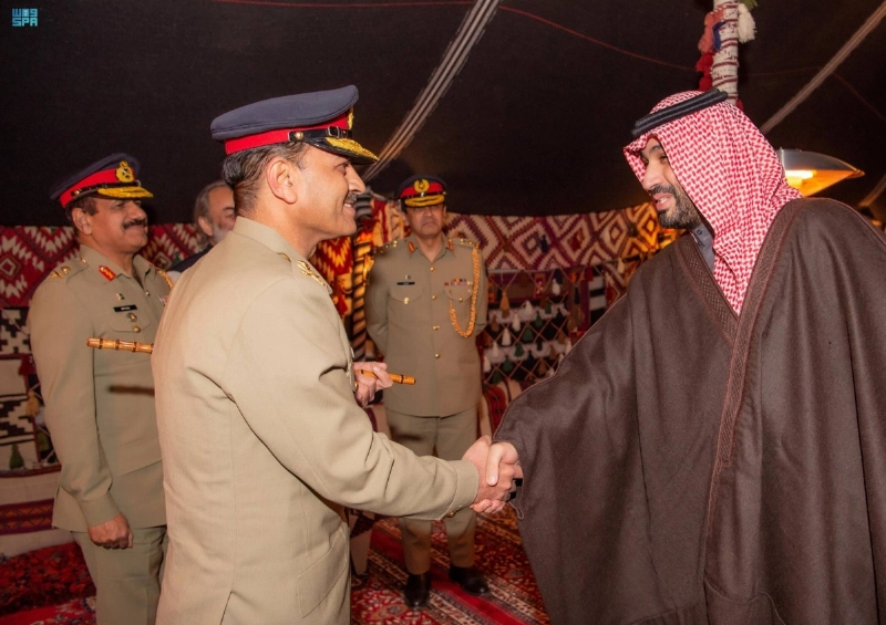 الأمير محمد بن سلمان خلال استقباله عاصم منير (واس)