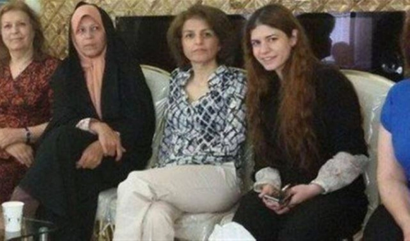 ابنة رفسنجاني مع بعض الناشطات (مكة)