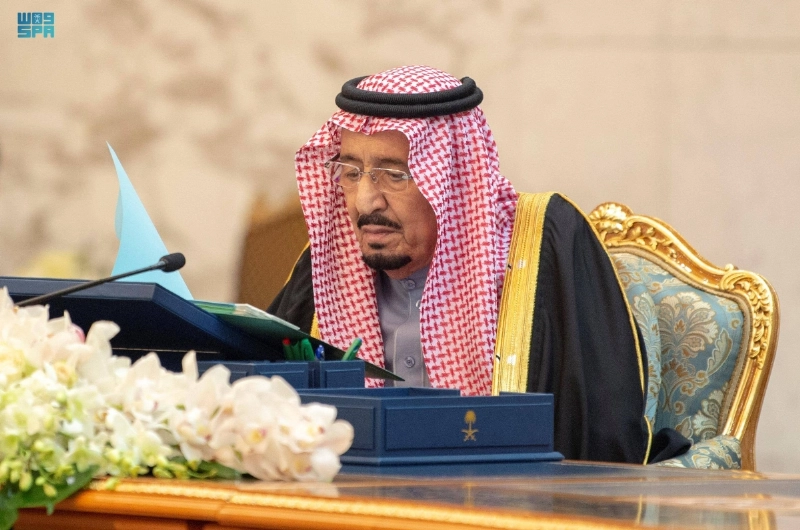 خادم الحرمين لدى ترؤسه جلسة مجلس الوزراء أمس (واس)