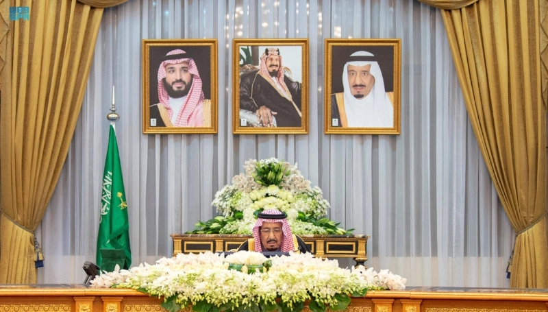 خادم الحرمين لدى ترؤسه جلسة مجلس الوزراء أمس (واس)