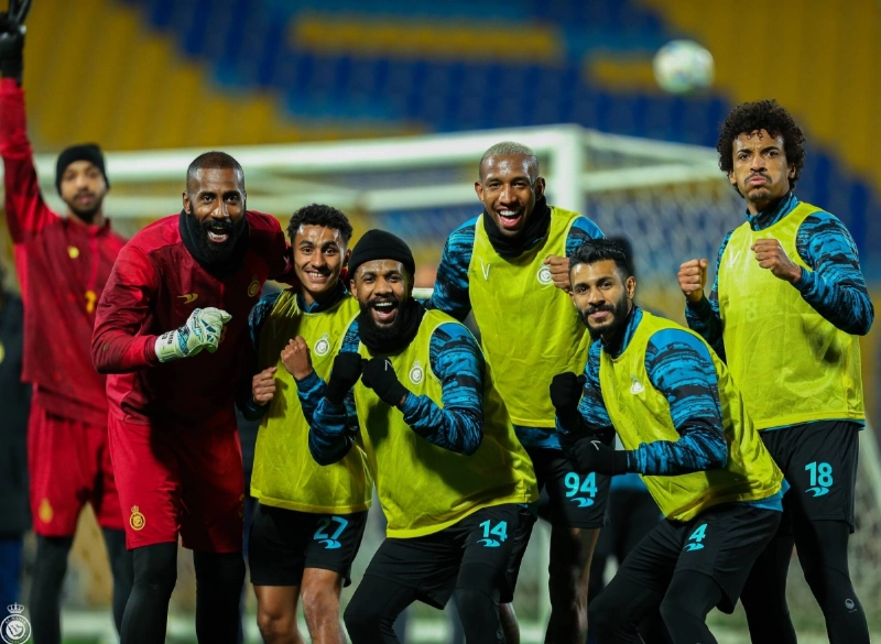 لاعبو النصر خلال التدريبات